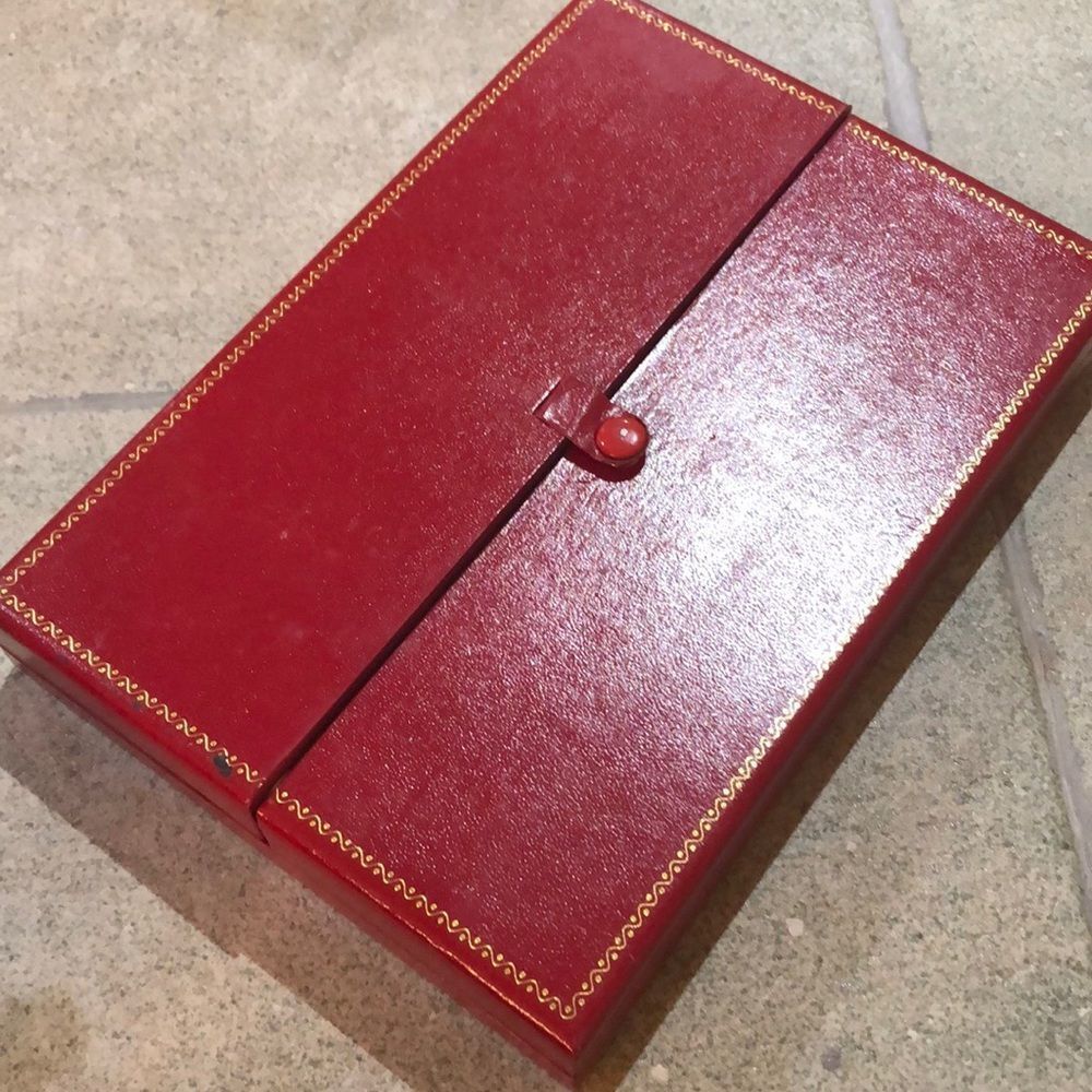 Vintage Large jewelry box.